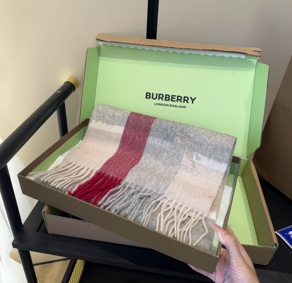 Burberry Gray-Pink Check Cashmere Scarf